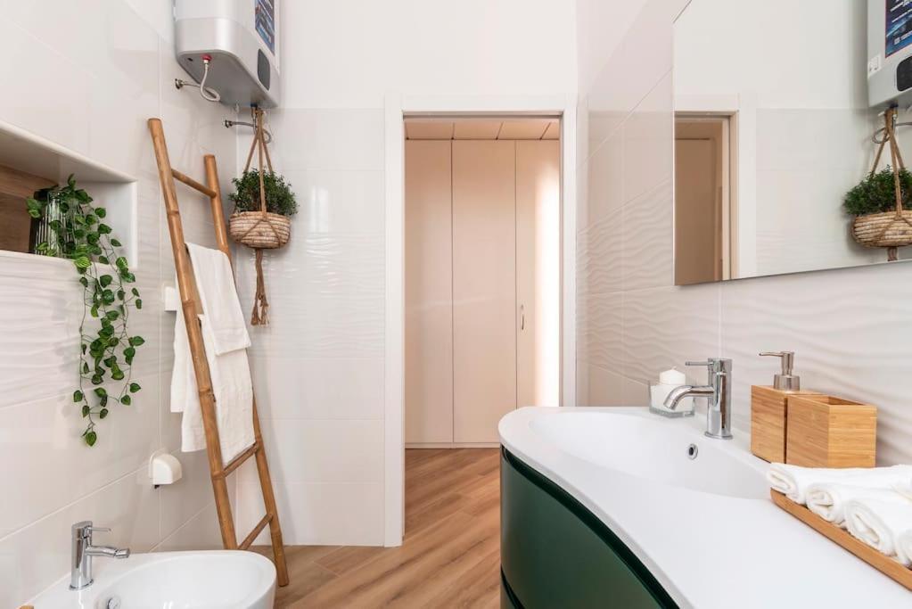 New Jungle & Charming Flat - Zona De Angeli Apartment Milan Luaran gambar